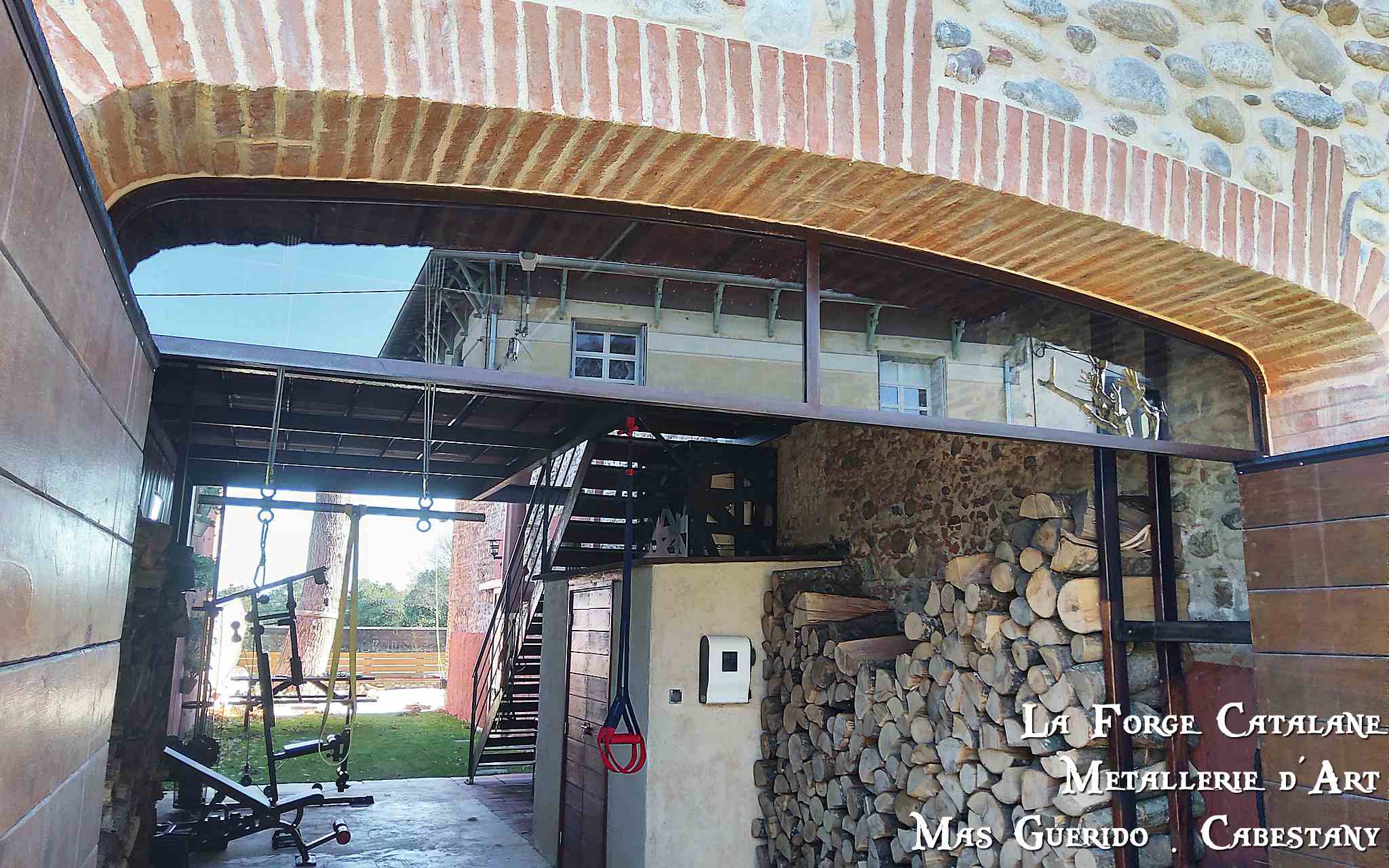 partie fixe en verre forge catalane.jpg